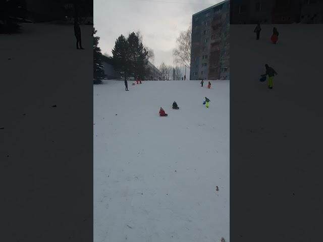 ako s Natalkov sa sankujem cez zimu