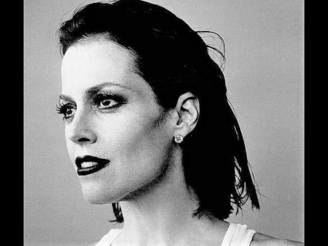 SIGOURNEY WEAVER    PHOTOS   (actress)