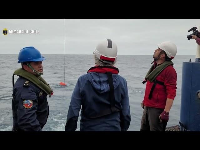 Buque "Cabo de Hornos" en trabajos de profundidad en la fosa de Atacama