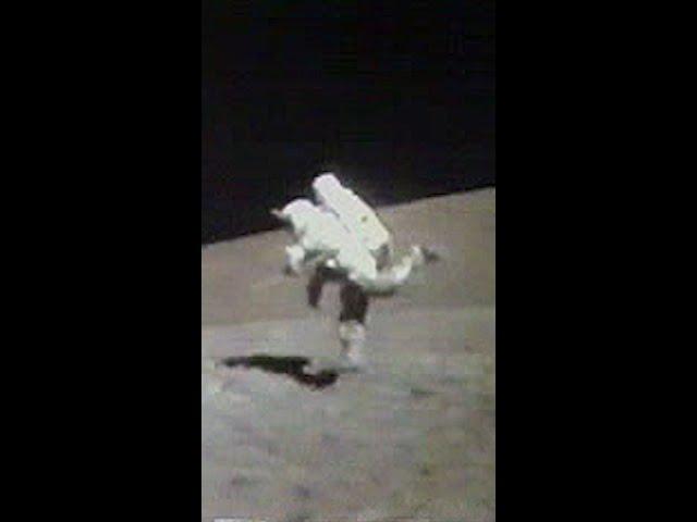 Som ET - 45 - Moon - Apollo 17 - Jumping on the Moon #Shorts