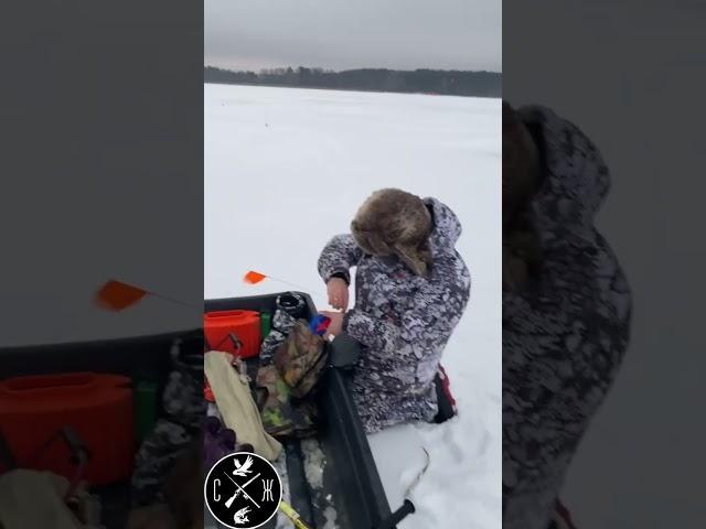 Зимняя рыбалка  Сборка жерлиц  Первый лед  Рыбалка с палаткой