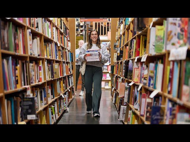 Thorns visit Powell's City of Books