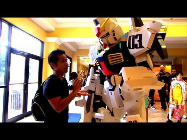 AMAZING Gundam Mk. II cosplay (by UbersCosplay)