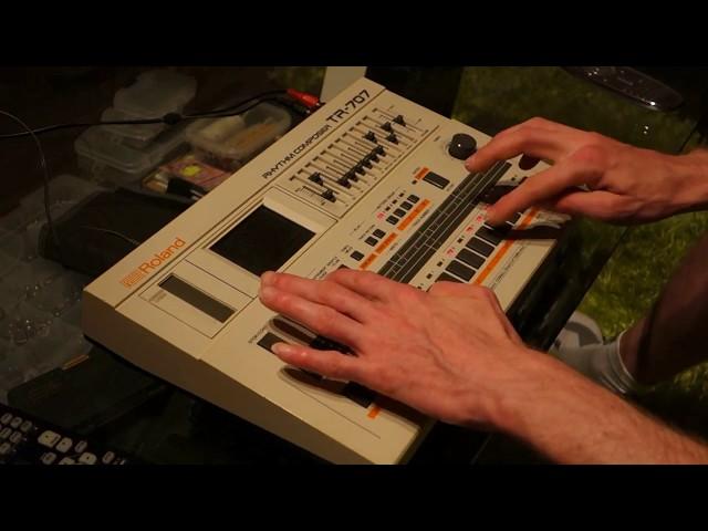 Roland TR-707 - easy programming of nice house pattern :-)