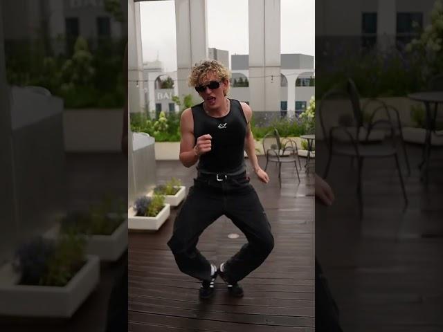 La Lisa Can You Teach Me How To Dance… @lalalalisa_m @wearelloud LISA ‘ROCKSTAR’ Dance Challenge