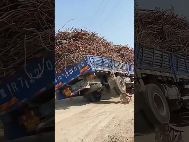 Truck unloading scrap iron process- Good tools and machinery can increase work efficiency