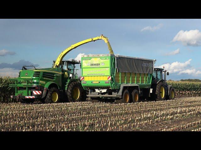 Mais hakselen voor melkveebedrijf Abbink door loonbedrijf Dekker met een John Deere 8600i (2024)
