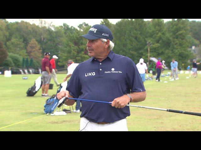 Fred Couples tests his 3-wood while mic’d up on the range