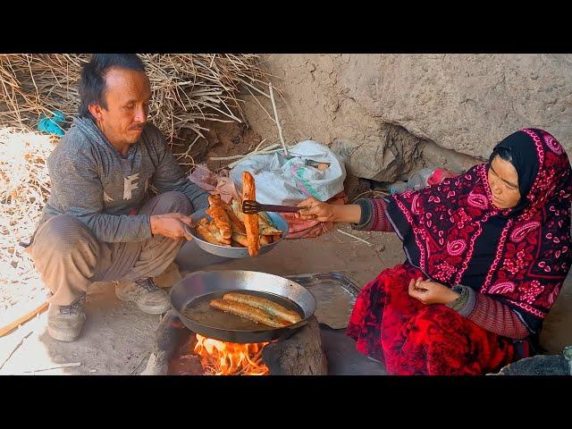 Rural life with cooking in the cave / life that is 2000 years old