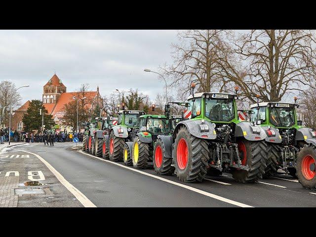 Ankunft Sternfahrt Trecker Traktor Demo Europakreuzung Greifswald 08.01.2023