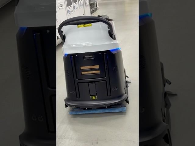 Smart Robot Goes Viral##FunnyRobot  #ViralRobot #