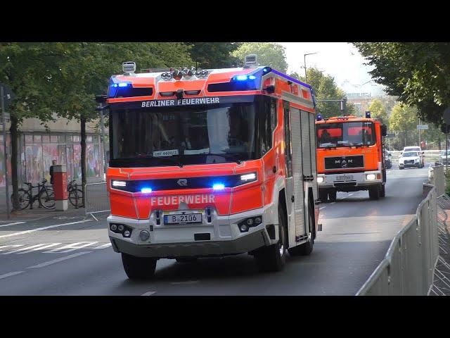 [32 Jahre altes TroLF und neues Elektro Löschfahrzeug] Einsatzfahrten der Berliner Feuerwehr