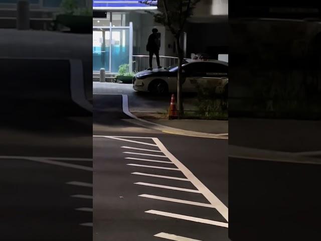 오늘자 난리난 경찰 앞에서 깝치는 '레전드' K-잼민이 ㄷㄷ