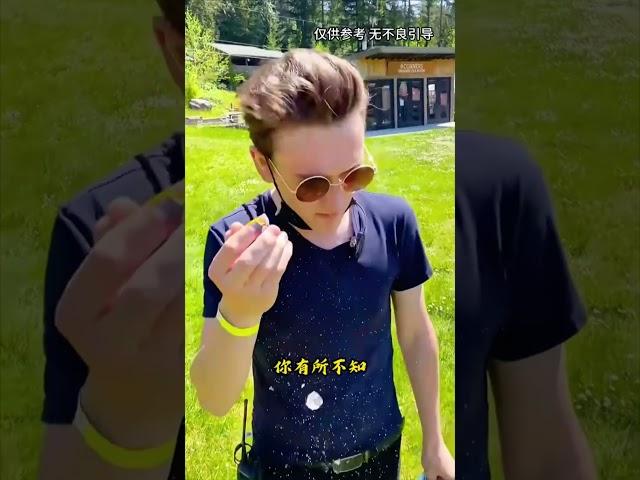 这个女孩一言不合，就捏碎玻璃，真是太有趣了#科普 #知识 #冷知识