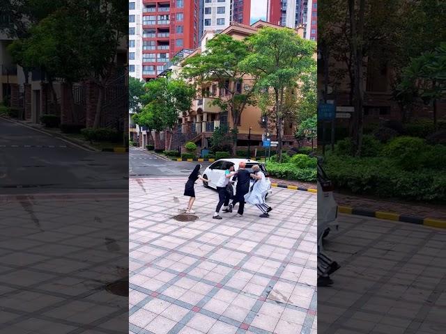 学会开车很重要！#神父 #修女