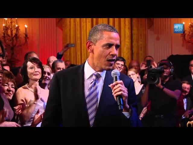 President Obama Sings "Sweet Home Chicago"