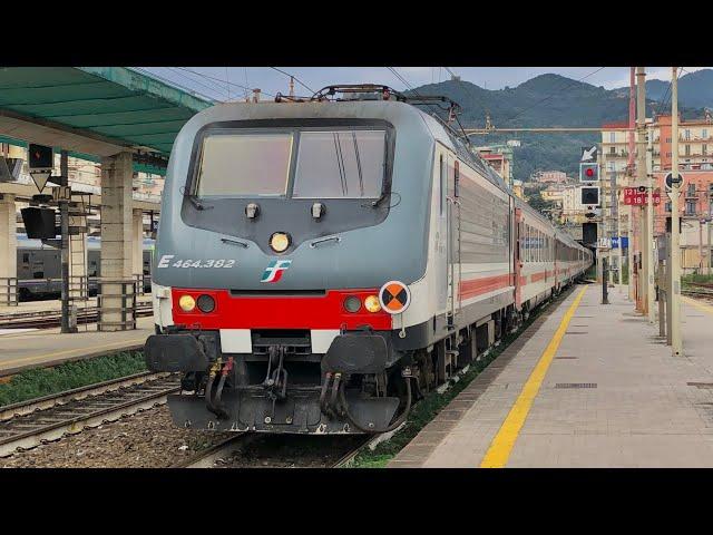 TRENI PASSEGGERI IN ARRIVO E PARTENZA ALLA STAZIONE DI SALERNO!