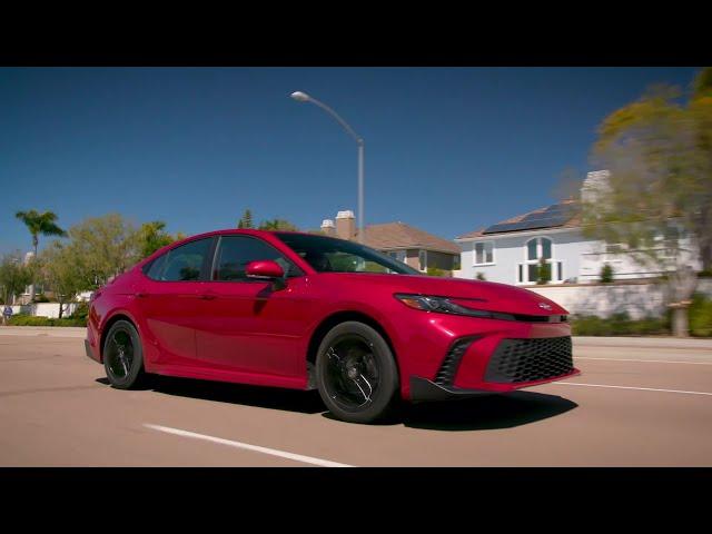 2025 Toyota Camry SE AWD in Supersonic Red Driving in the city