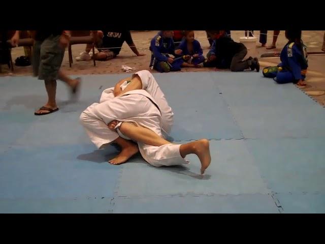 white belt boy vs red belt girl BJJ fight