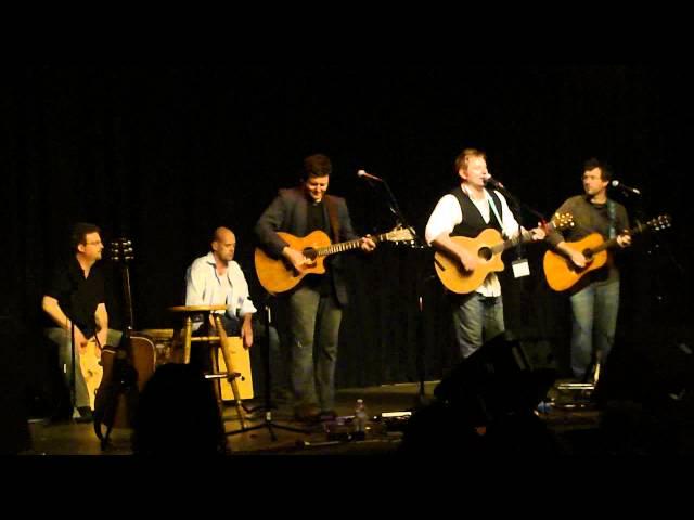 Colin Clyne & David Lally "Wonderwall" (Oasis cover)