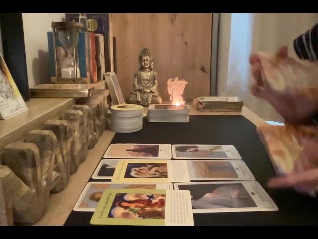 quelqu'un de votre passé va vous surprendre par son retour audacieux , il/elle n'en peut plus#tarot