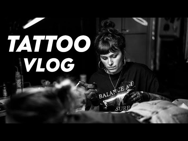 UN DÍA ENTERO CONMIGO TATUANDO *TATTOO VLOG*