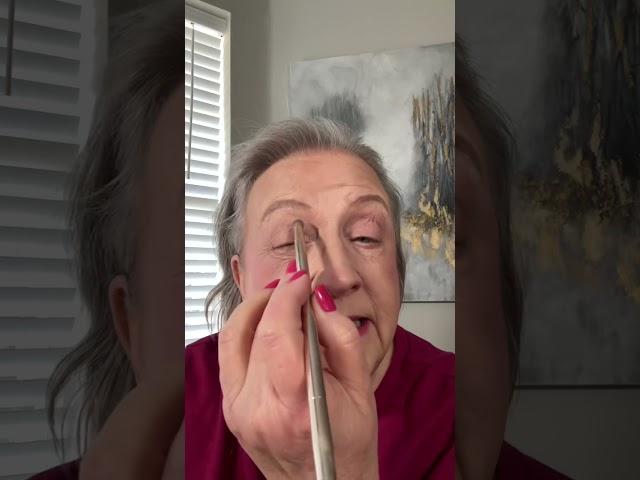 How to make one eye color look like two #asmr #alldaymakeup #colormatch #eyeshadow #seintmakeup