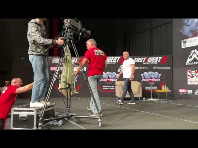 Audience reaction to John Brzenk vs Oleg Petrenko