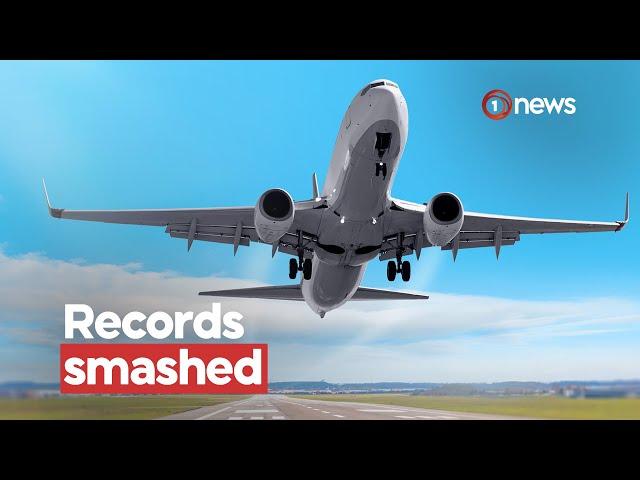 Kiwis continue to leave NZ in record numbers | 1News on TVNZ+