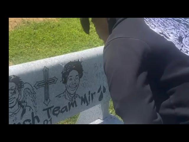 Cml memeber Kye staxx spits on boe mir grave (Breaks his headstone) #sacramento #boe #mozzy #oakpark