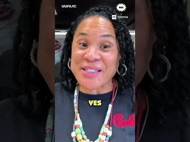 When a WNBA team lands in Philly…Dawn Staley  Kylie Kelce (via @NotGonnaLiewithKylieKelce/TT)