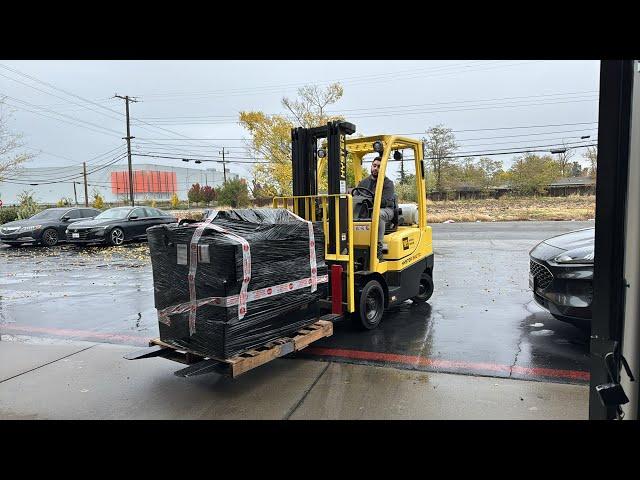 A pallet of Power ️ more SMD amps just arrived lets open it 