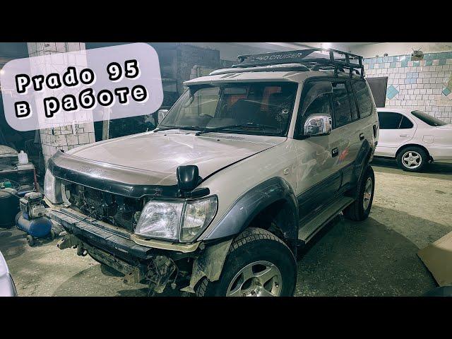 В работе Toyota Land Cruiser Prado 95. А в конце Toyota Corolla поехала!