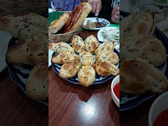 Осторожно Веганам не смотретьКак едят Туристы в Узбекистане #shorts #карши #шашлыки #uzbekcuisine