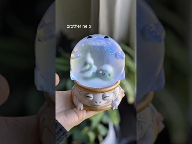 It's a FROWGLOBE