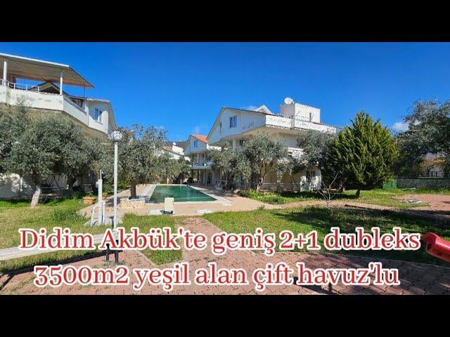 Didim Akbük'te çift havuz'lu 3500m2 yeşil alana sahip site içinde 2+1 geniş dubleks daire