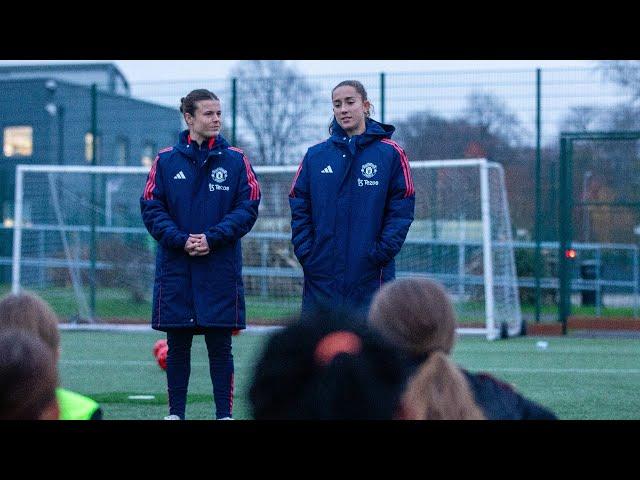 Man Utd Women Duo Visit Local School  | Maya Le Tissier And Hayley Ladd Join Football Session ️