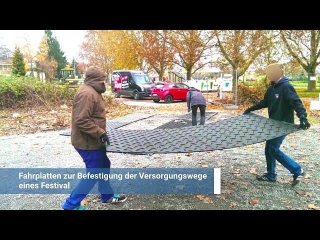 Fahrplatten zur Befestigung der Versorgungswege eines Festival