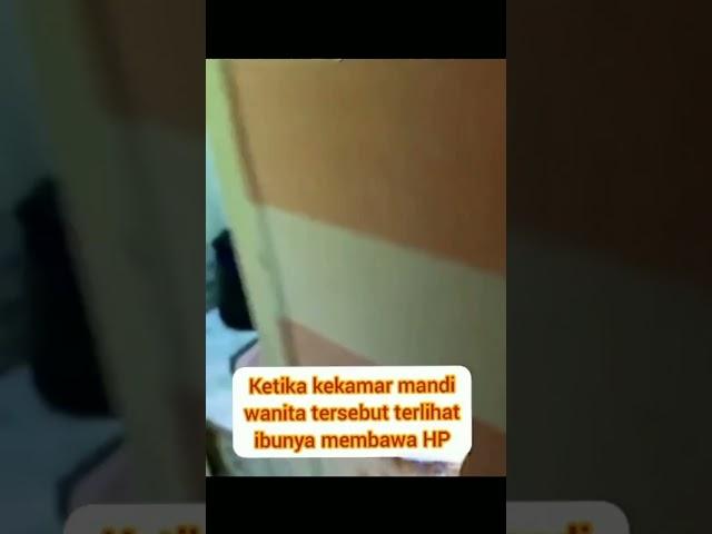 Video call di kamar mandi sama pacar , Wanita ini ketahuan ibunya #shorts #mesum #viral