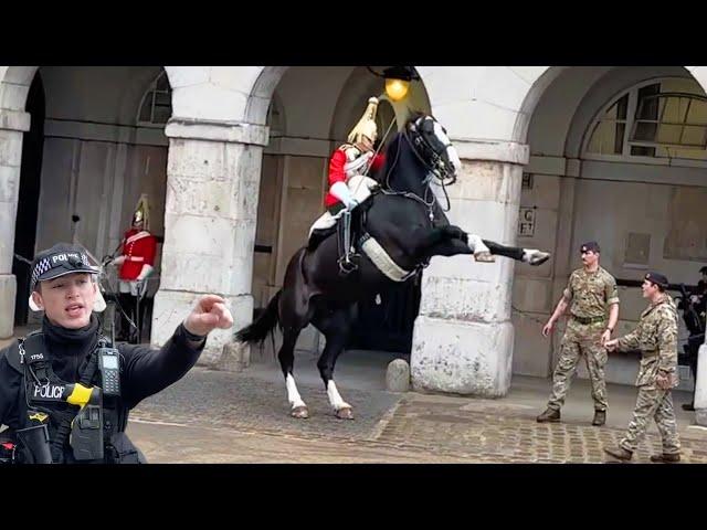 King’s Guard Shows Exceptional Horsemanship when Tourists Did this ( at horse guards parade)