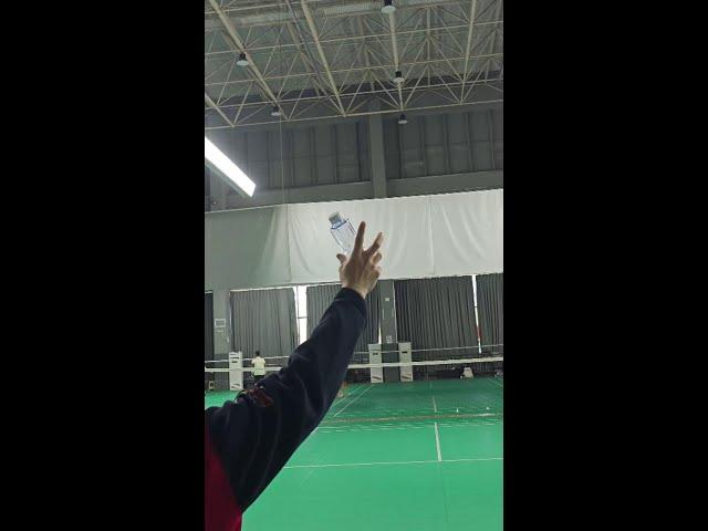 高远球手指发力练习？你学会了吗#逐光体育暖冬季#的辛羽球团
