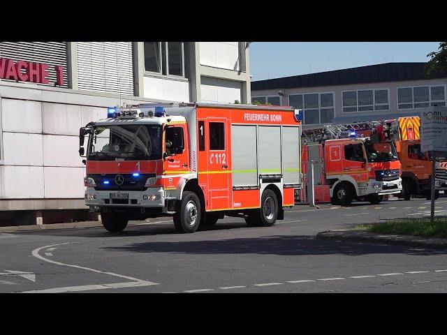 ELW B-Dienst + Löscheinheit BF Bonn FW 1 aus Sonderfahrzeughalle kommend durch hintere Ausfahrt