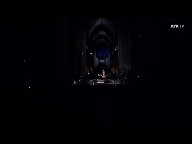 AURORA Life On Mars (David Bowie) (Nidarsdomen's Cathedral Show, 02.11.17)