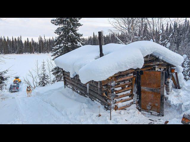 I SPENT THE NIGHT IN AN OLD ROTTEN HUT. TAIGA FEEDS. ACCOUNTING OF THE BEAST.