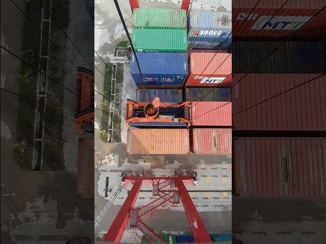 RTG Crane Travel and Loading Container