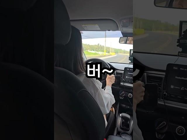 38년만에 첫 면허 딴 엄마... 뒷자리 반응이? ㅋㅋㅋ