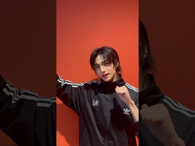 룩앳럿 현진이의 챌린지 숙제 끝! #StrayKids #스트레이키즈 #현진 #Hyunjin #스키즈코드 #SKZCODE #노노캠핑 #KnowKnowCamping