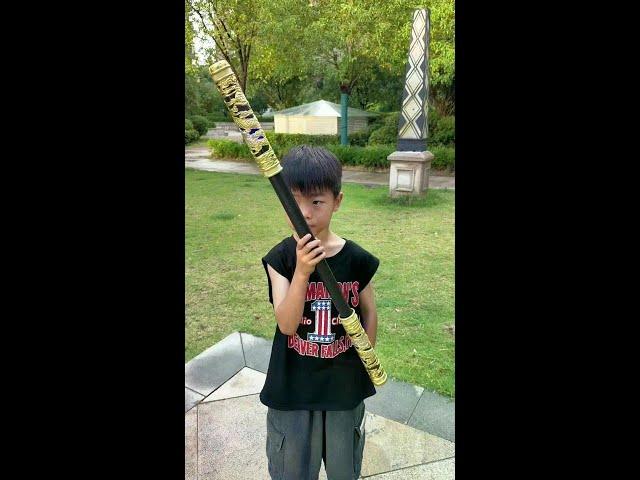 Which child can refuse this golden staff that can control the voice and wind? #golden staff #childr
