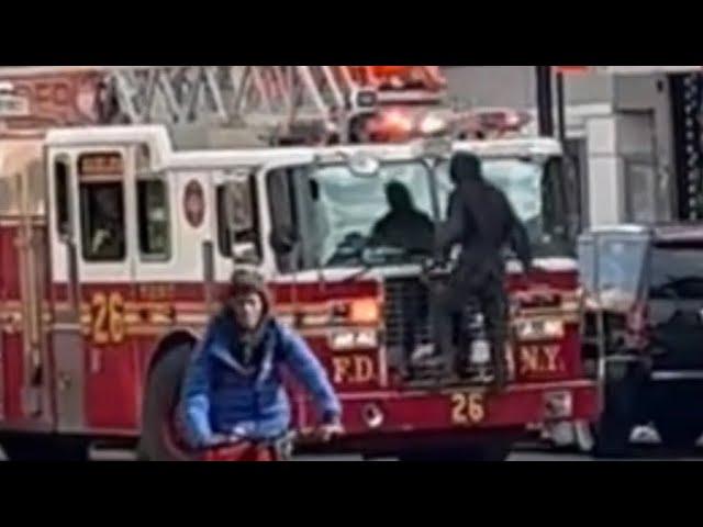 **CRAZY MAN JUMPS ON FDNY LADDER** & spits on officer - Engine 91 & Ladder 26 Respond to Harlem Fire