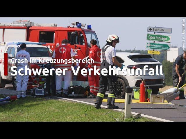 Schwerer Verkehrsunfall in einem Kreuzungsbereich in Bad Wimsbach-Neydharting fordert zwei Verletzte